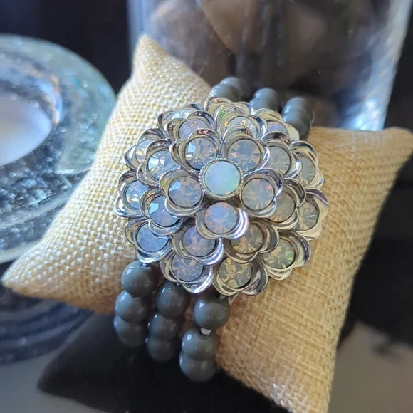 NWT - Lia Sophia Nordica Crystal Flower Bracelet with Gray Resin Beads - Picture 1 of 11